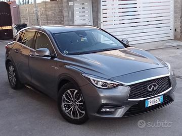 Nissan Infiniti Q30