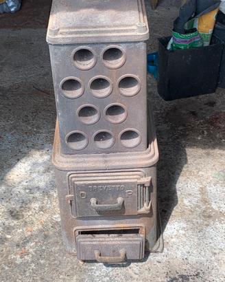 stufa antica in ghisa