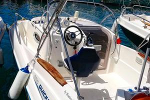 barca Quick Silver 555 con motore fuoribordo