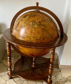 Mobile bar mappamondo