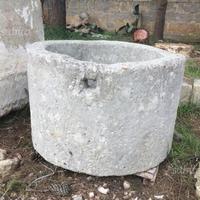Vecchia pila in pietra leccese
