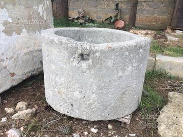 Vecchia pila in pietra leccese
