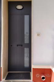 portoncino d'ingresso moderno color grigio