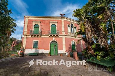 CASALE PANORAMICO CON PISCINA