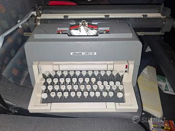 Macchina da scrivere Olivetti 98
