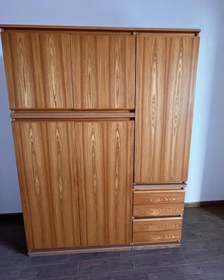 Armadio in legno