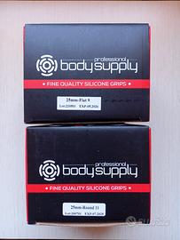 Aghi e grip monouso per tatuaggi.