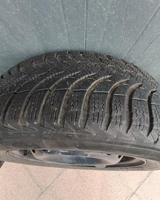Gomme invernali con cerchione usati in buono stato