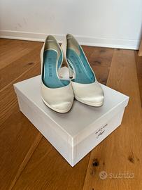 Nuove scarpe da sposa