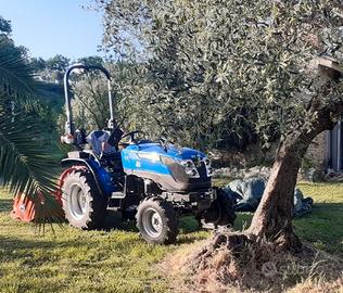 Trattore a gomme Solis 26 +