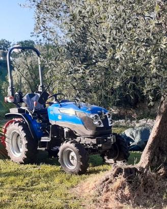 Trattore a gomme Solis 26 +