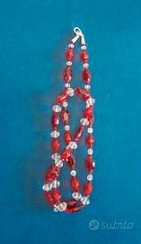 Collana in vetro rosso luccicante 