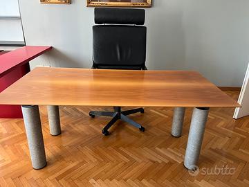 Scrivania design e poltrona