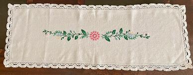 Centrino vintage anni ‘60 ricamato a mano