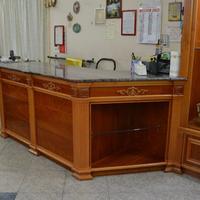 Arredamento in legno massiccio