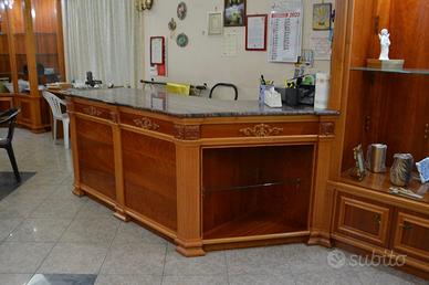 Arredamento in legno massiccio