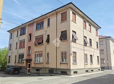 3 LOCALI A CARATE BRIANZA