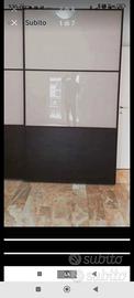 armadio con ante scorrevoli 