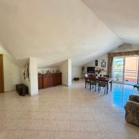 Mansarda con box e posto auto-viale kennedy