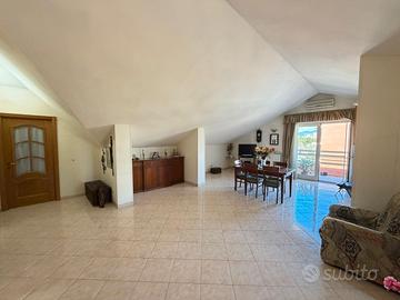 Mansarda con box e posto auto-viale kennedy