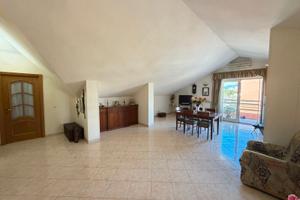 Mansarda con box e posto auto-viale kennedy