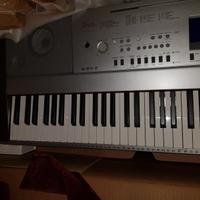 Pianola yamaha DGX-64W