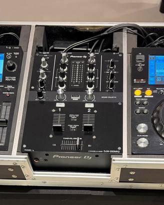 Pioneer XDJ 700 + Mixer DJM250mk2 + Flyght Case