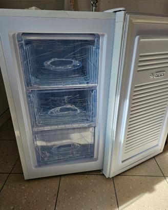 congelatore verticale compatto ARO (Modello TZW865