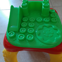 Tavolinetto con costruzioni clemmy