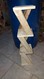 Scaffale a colonna in legno artigianale