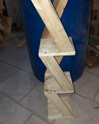 Scaffale a colonna in legno artigianale