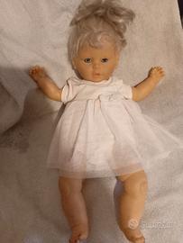 bambola vintage realistica