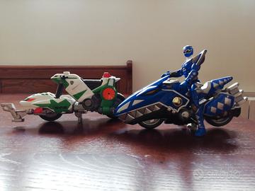 Power Rangers blu con moto