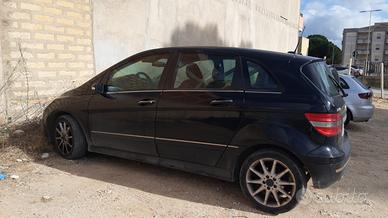 mercedes classe b245 anno 2008. 1992 cilindrata