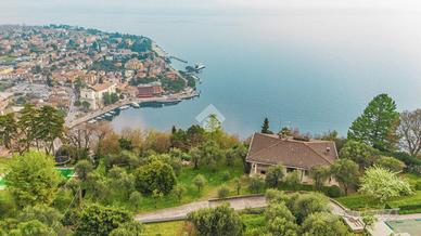 VILLA SINGOLA A TOSCOLANO-MADERNO