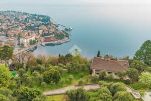 VILLA SINGOLA A TOSCOLANO-MADERNO