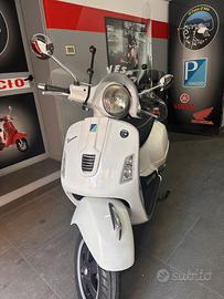 Piaggio Vespa 300