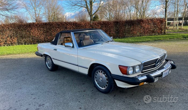 Mercedes 560 SL pagoda