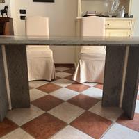 Tavolo in pietra