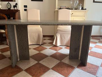 Tavolo in pietra