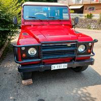 Land Rover Defender 