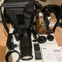 Macchina fotografica Nikon D3200 + obiettivo zoom