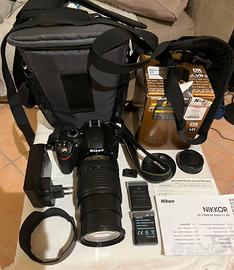 Macchina fotografica Nikon D3200 + obiettivo zoom