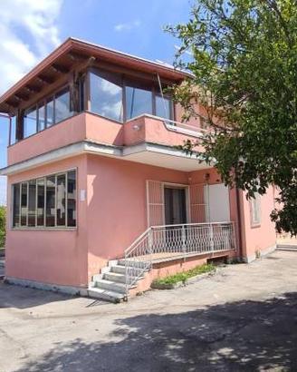 Villa di 402 m² con più di 5 locali e box auto dop
