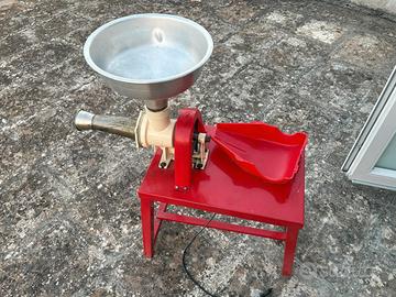 Passapomodoro per salsa con motore elettrico 