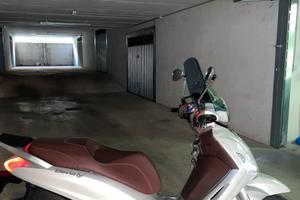 Beverly 300 con 3550 km ORIGINALI.