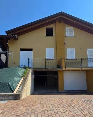Villa di 190 m² con 5 locali e box auto doppio a L