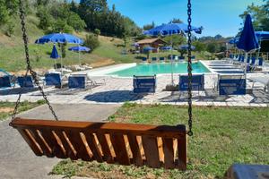 Agosto in casa in piscina in campagna toscana