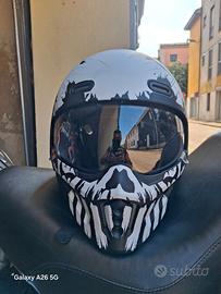 Casco jet con mentoniera removibile