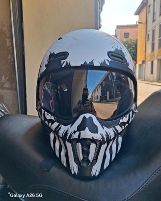 Casco jet con mentoniera removibile